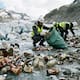 Deshielo revela toneladas de basura en glaciares