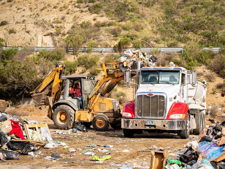 Retiran alrededor de 60 toneladas de desechos en Ensenada.