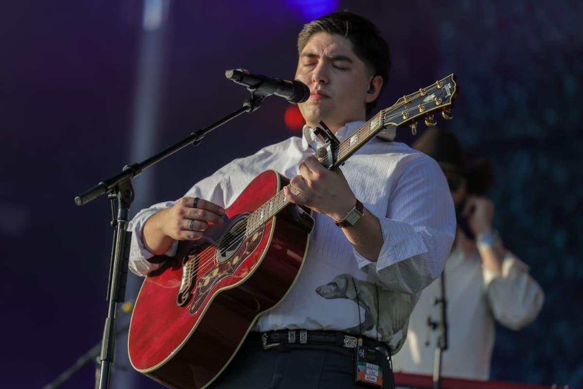 Kevin Kaarl conquista La Cura Fest: baladas y calma musical enamoran al público en Hermosillo