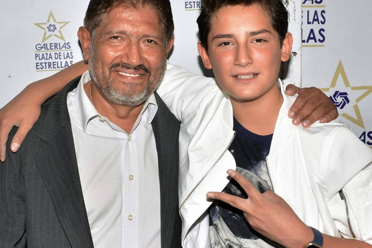 Juan Osorio acompaña a su hijo Emilio