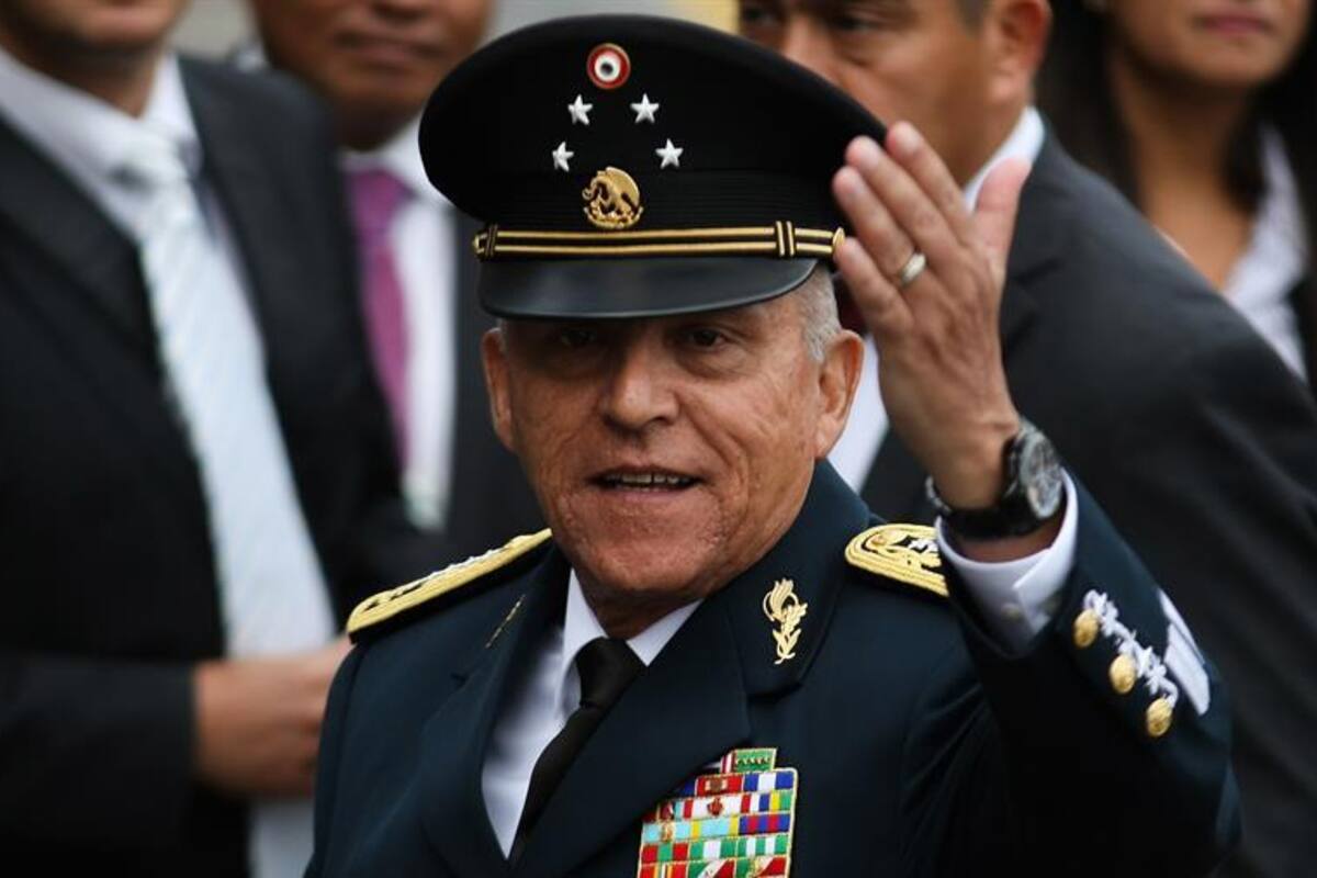 Jueza suspende audiencia de Cienfuegos por ruido provocado por reporteros; nuevamente acusan presencia de saboteadores