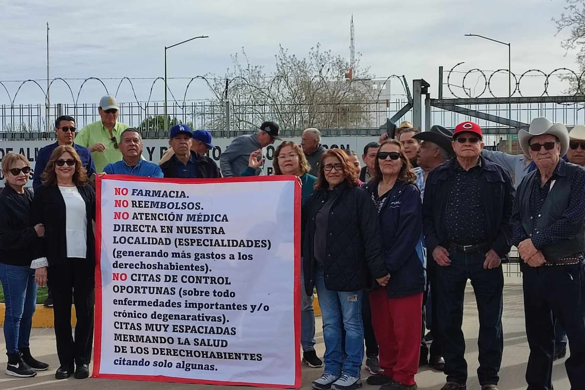 Se manifiestan jubilados de Pemex por falta de servicios médicos