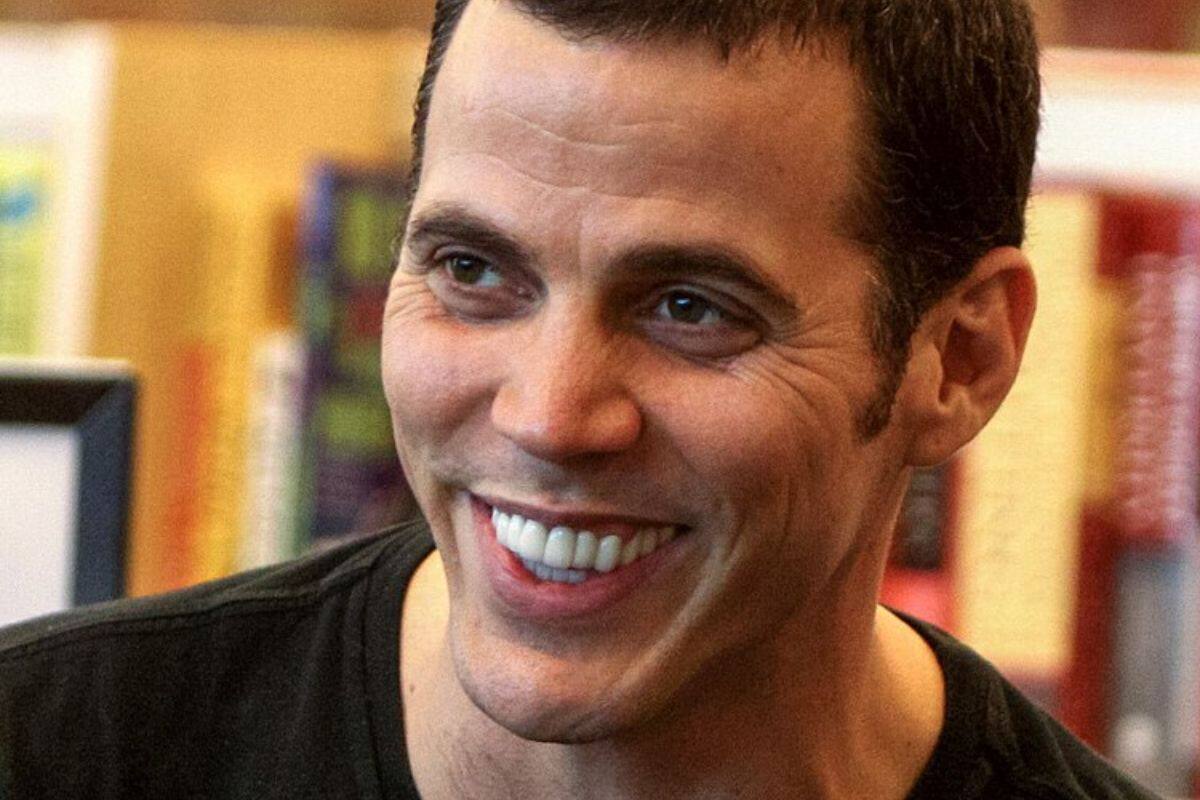 Steve-O cancela broma con implantes de pecho tras hablar con una persona trans