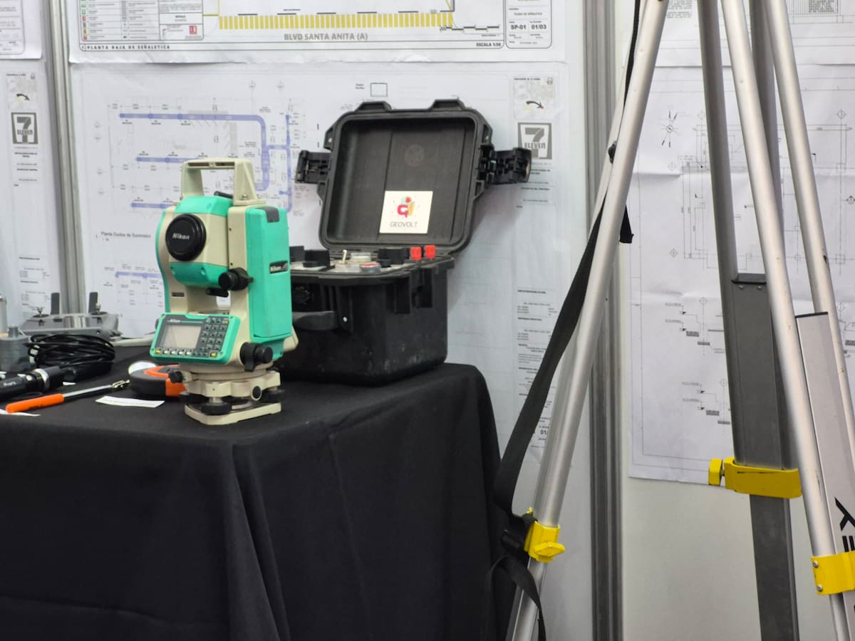 Maquinaria y tecnología utilizada en la industria de la construcción incorporan herramientas digitales e inteligencia artificial para apoyar el diseño y desarrollo de proyectos. Foto: Cortesía