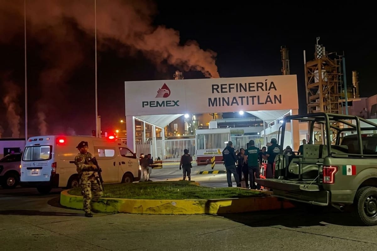 Dos trabajadores de Pemex fueron atacados en una caseta de vigilancia de la refinería de Minatitlán
