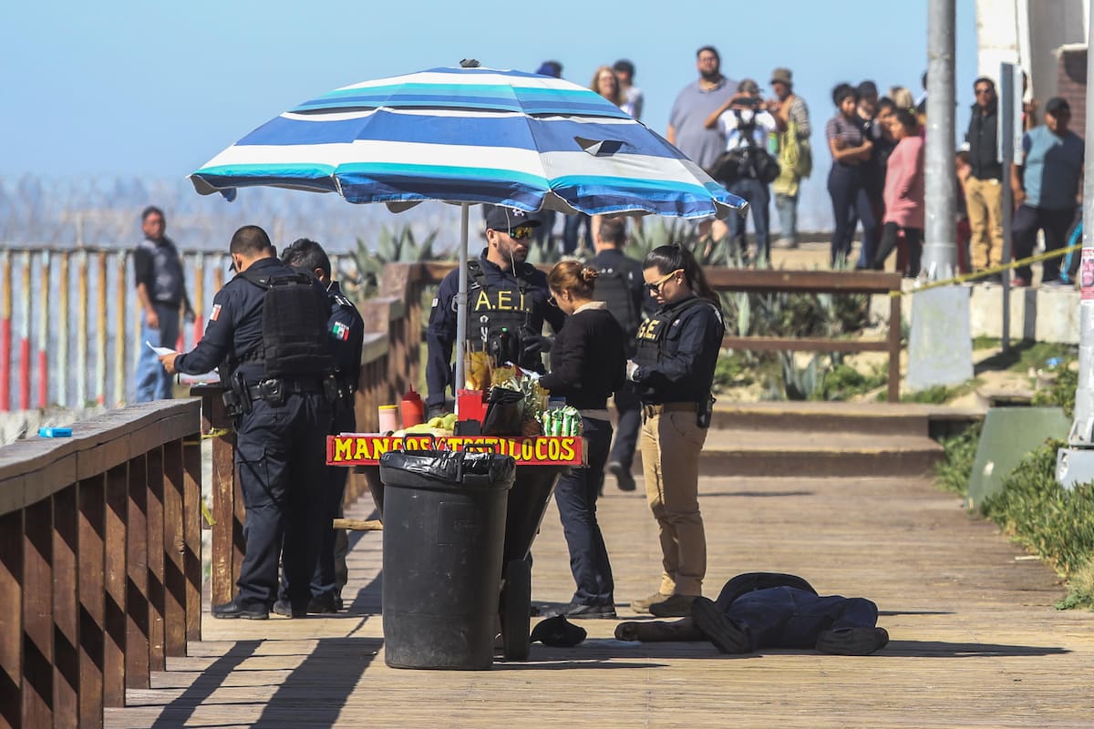 Restauranteros piden reglas para ambulantes y negocios que ocupan banquetas en Tijuana