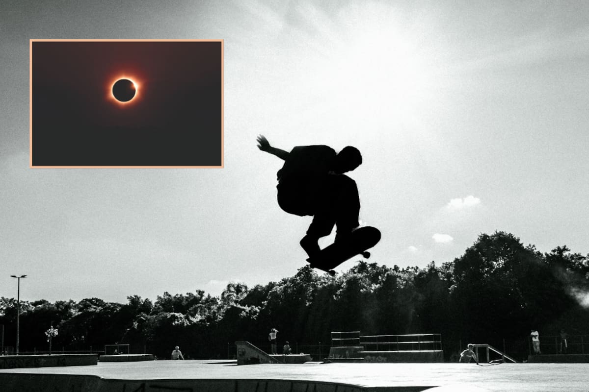 Patinador realiza un impresionante truco con el eclipse del 12 de agosto como fondo