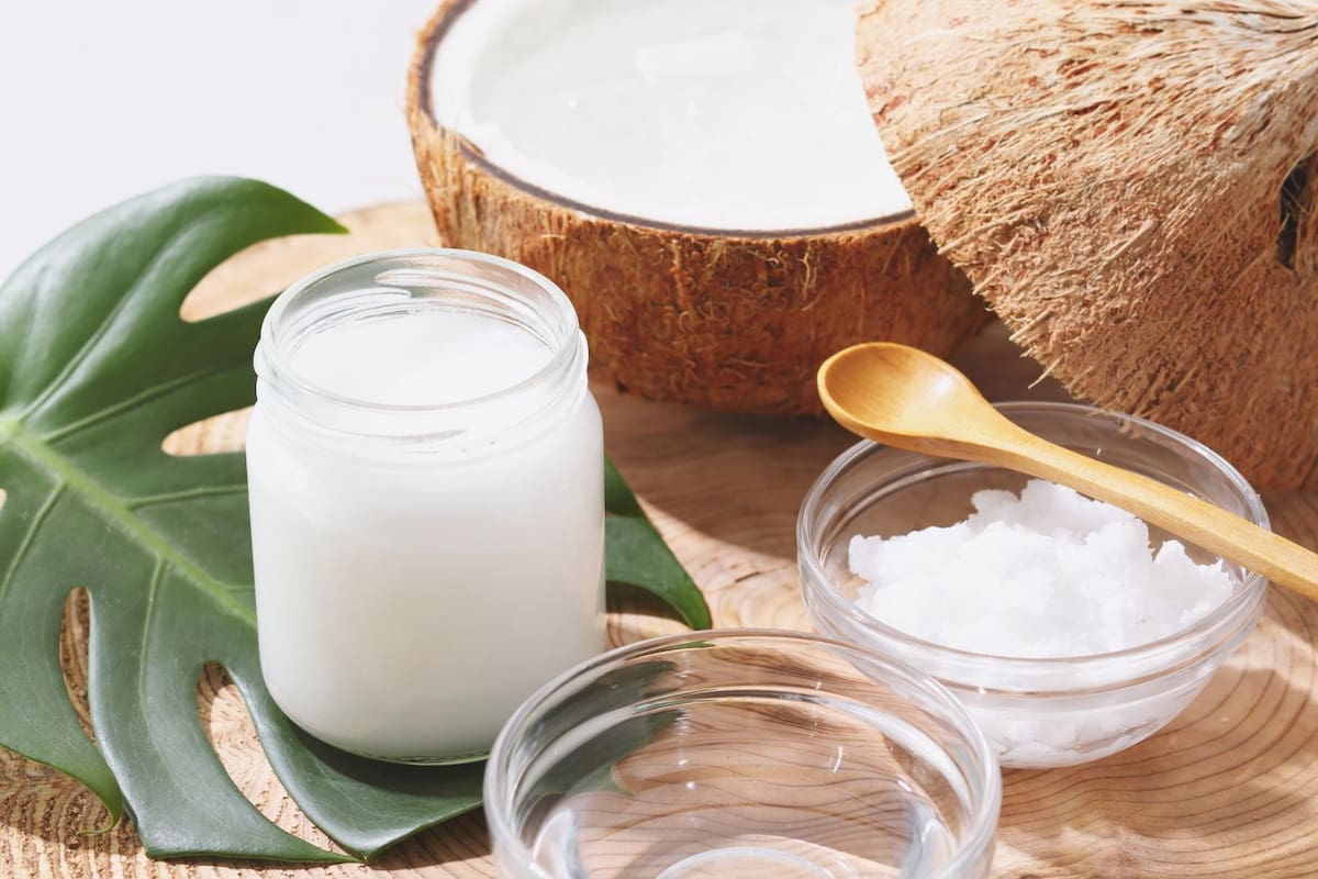 Beneficios del aceite de coco en la rutina de belleza