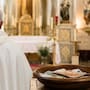 Un sacerdote fue condenado tras desviar más de 5 millones de pesos de una parroquia y presuntamente gastarlos en restaurantes de lujo y viajes, mientras mantenía un salario mensual que no explicaba el nivel de gastos detectado por las autoridades
