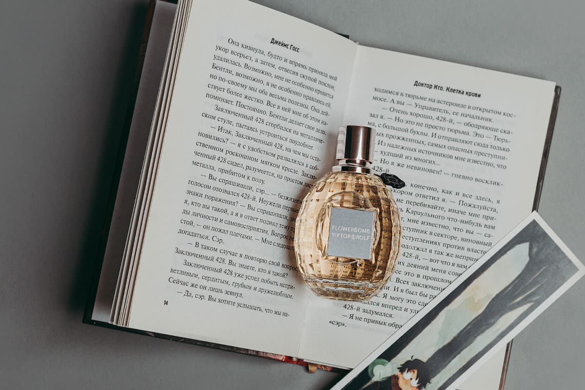 ¿Qué revela una persona que disfruta el olor a libro nuevo? Esto dice la psicología