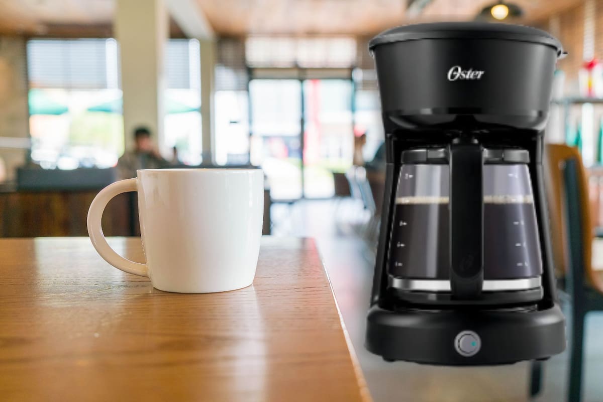 Mercado Libre rebaja la cafetera Oster de 12 tazas a $359.10 pesos, una opción con filtro lavable y envío gratis que prepara el café en menos de cinco minutos según usuarios
