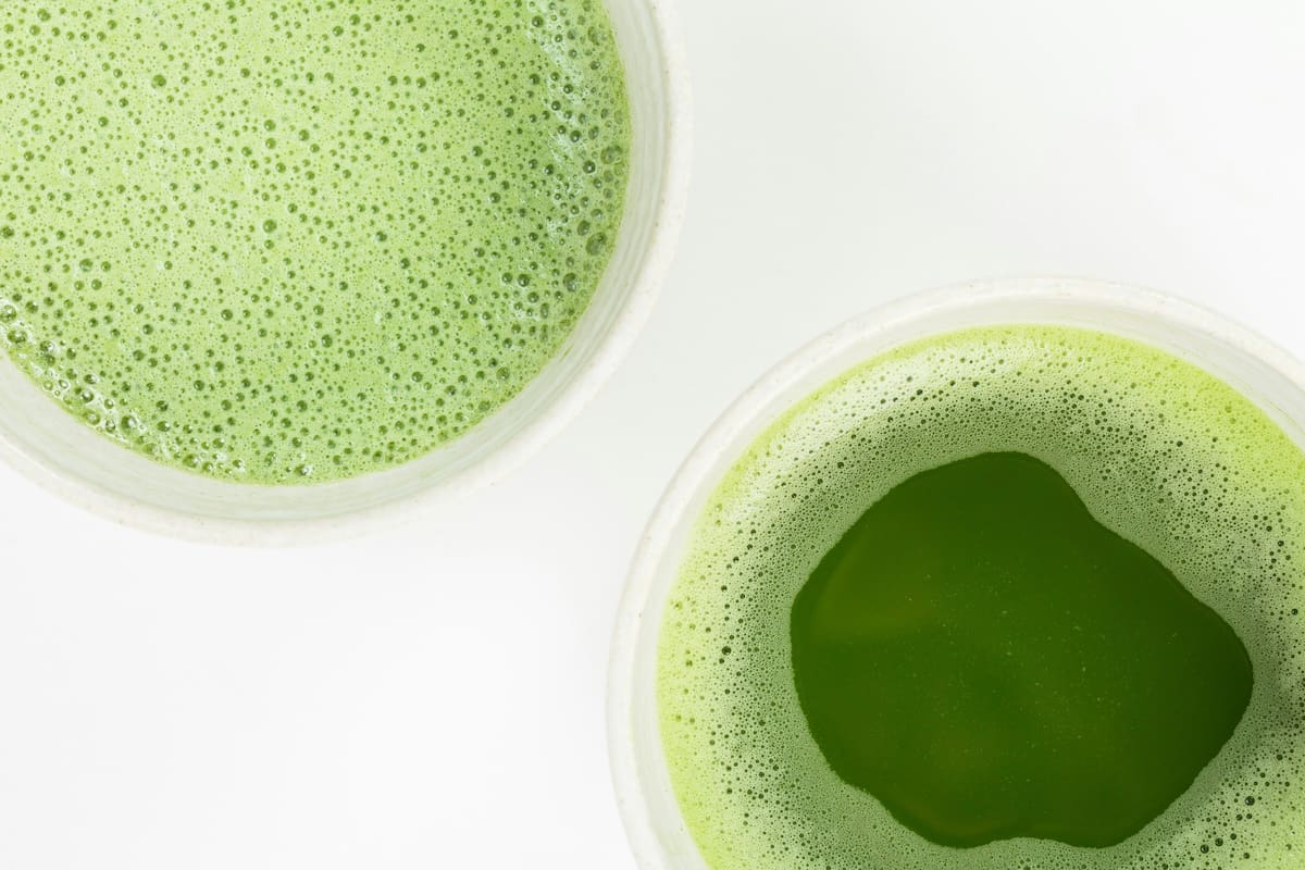 Jugo natural para fortalecer tus articulaciones: Espinaca, naranja y frutos rojos