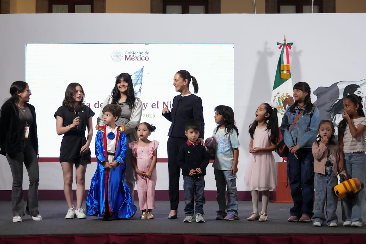 Sheinbaum celebra el Día de la Niña y el Niño en la Mañanera. | Crédito: Presidencia