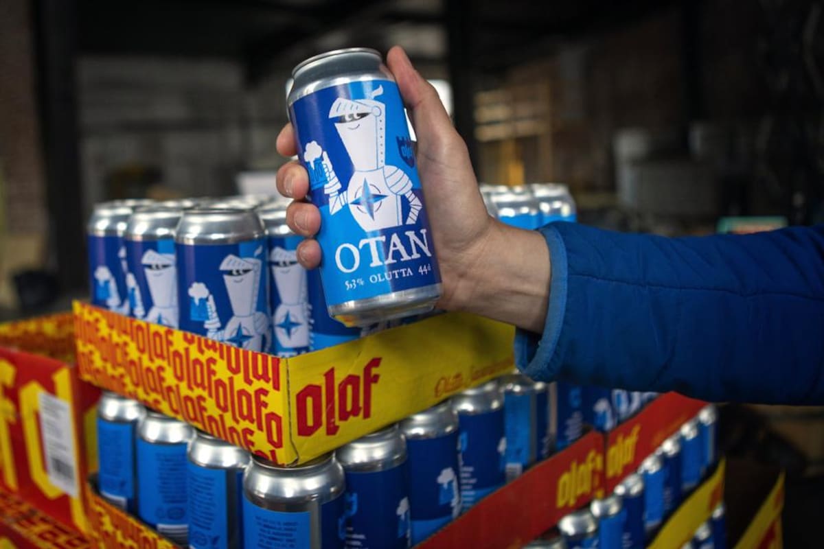 Cervecería en Finlandia lanza cerveza de la OTAN con "sabor a seguridad"
