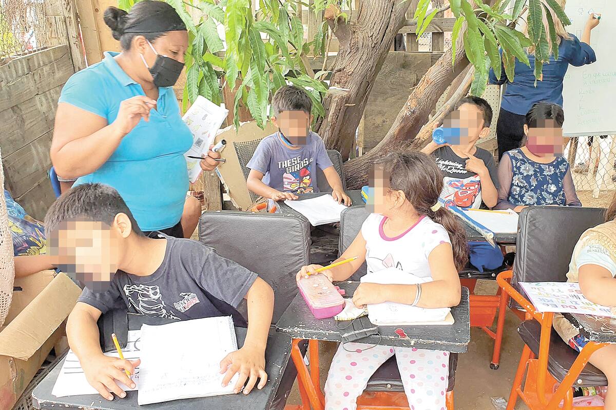 Donan libros, TV’s y mesabancos para escuelitas de barrio