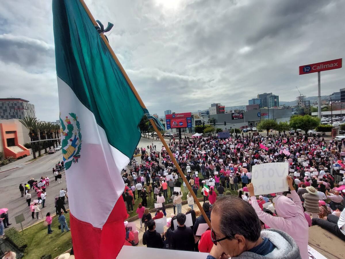 La “Marcha por nuestra democracia” arrancó a las 10:00 de la mañana./Sergio Ortiz
