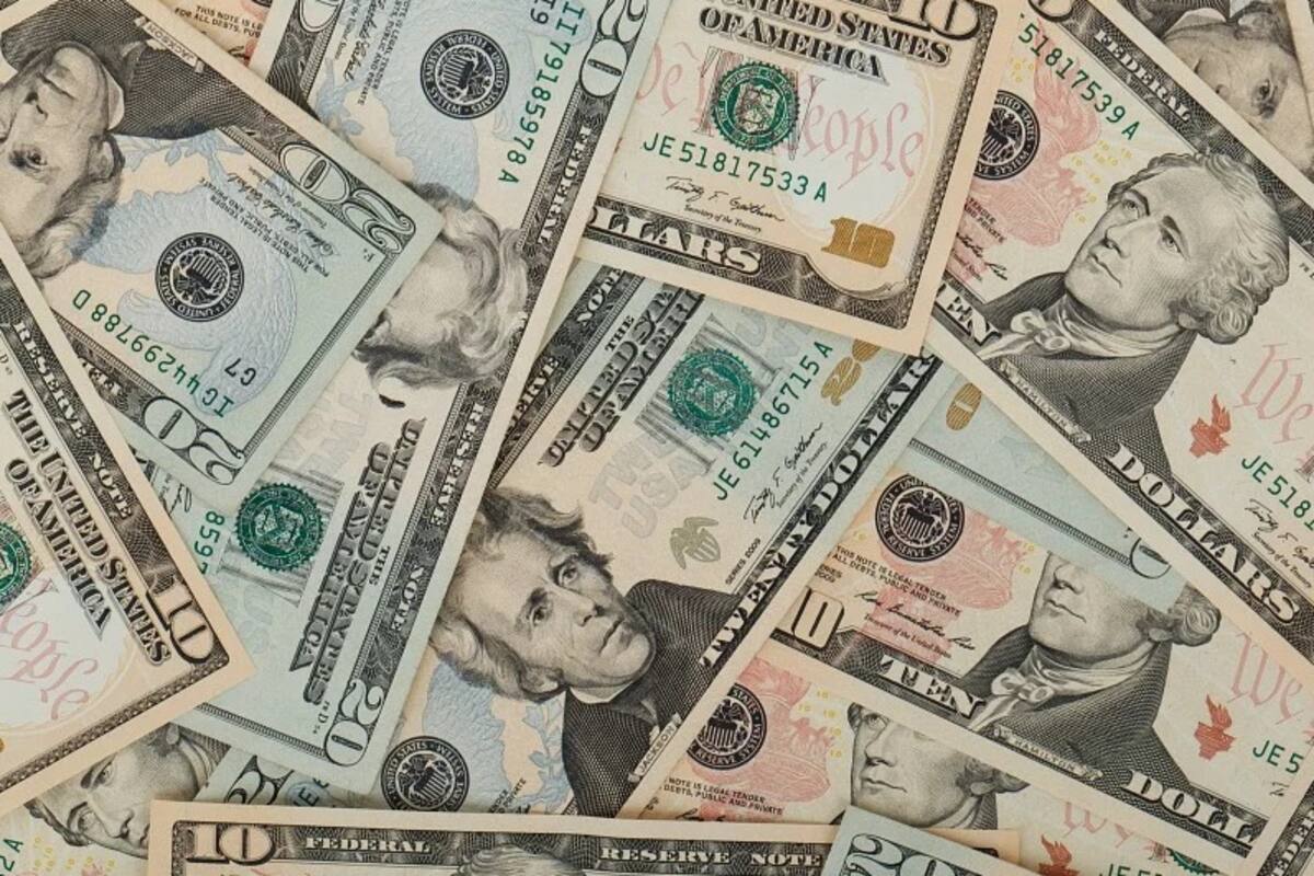 Niño decide usar su dinero de cumpleaños en darle un "aumento de sueldo" a su maestra