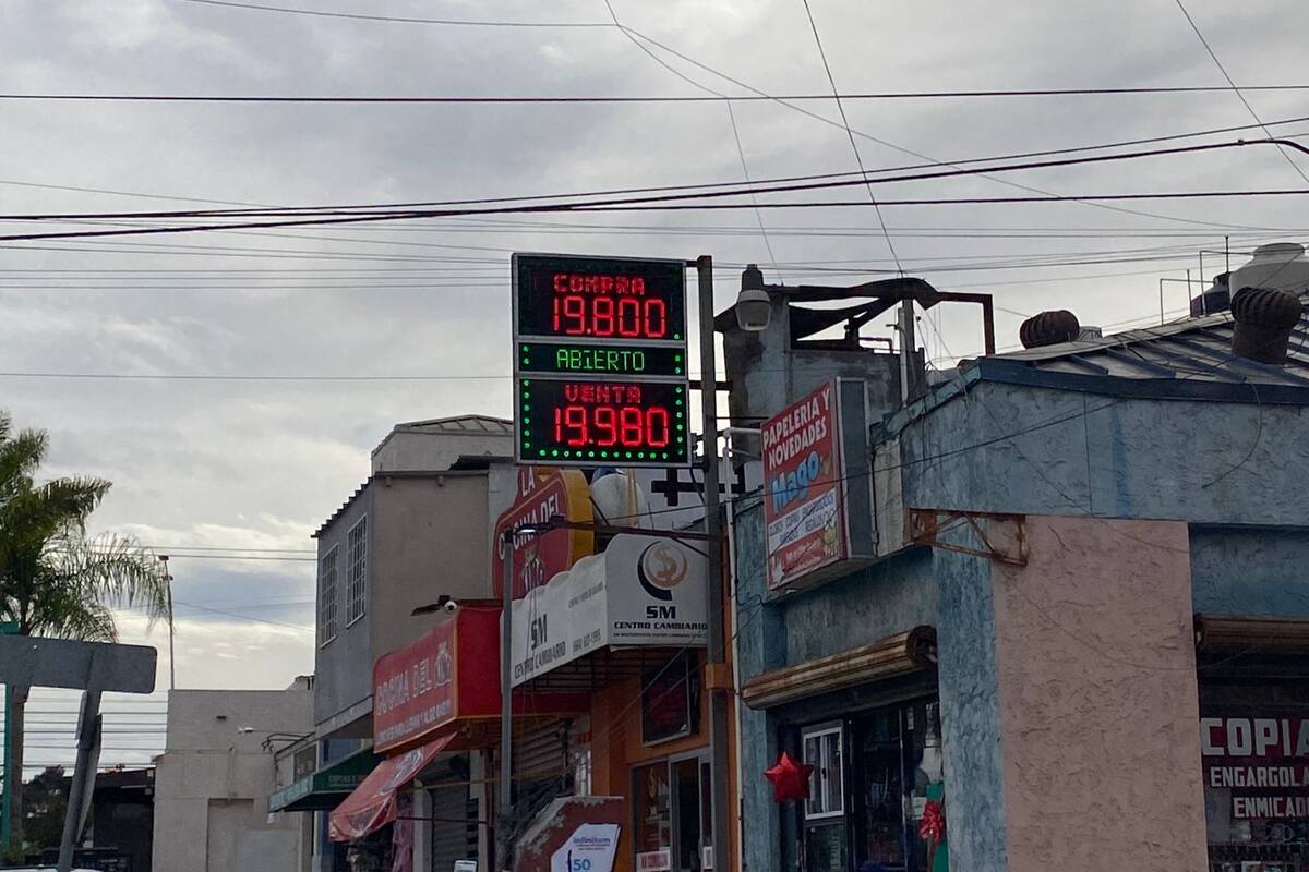 Prevén altibajos del dólar en cierre de año