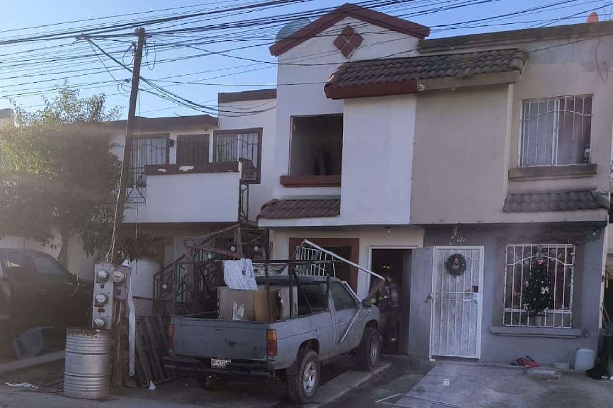 Explosión de mina de gas deja dos adultos mayores lesionados en Urbi Villa del Prado