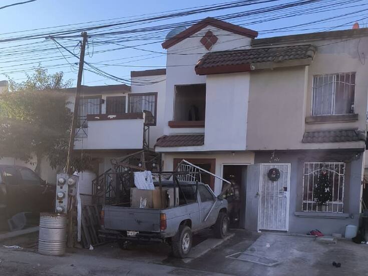 Explosión de mina de gas deja dos adultos mayores lesionados en Urbi Villa del Prado