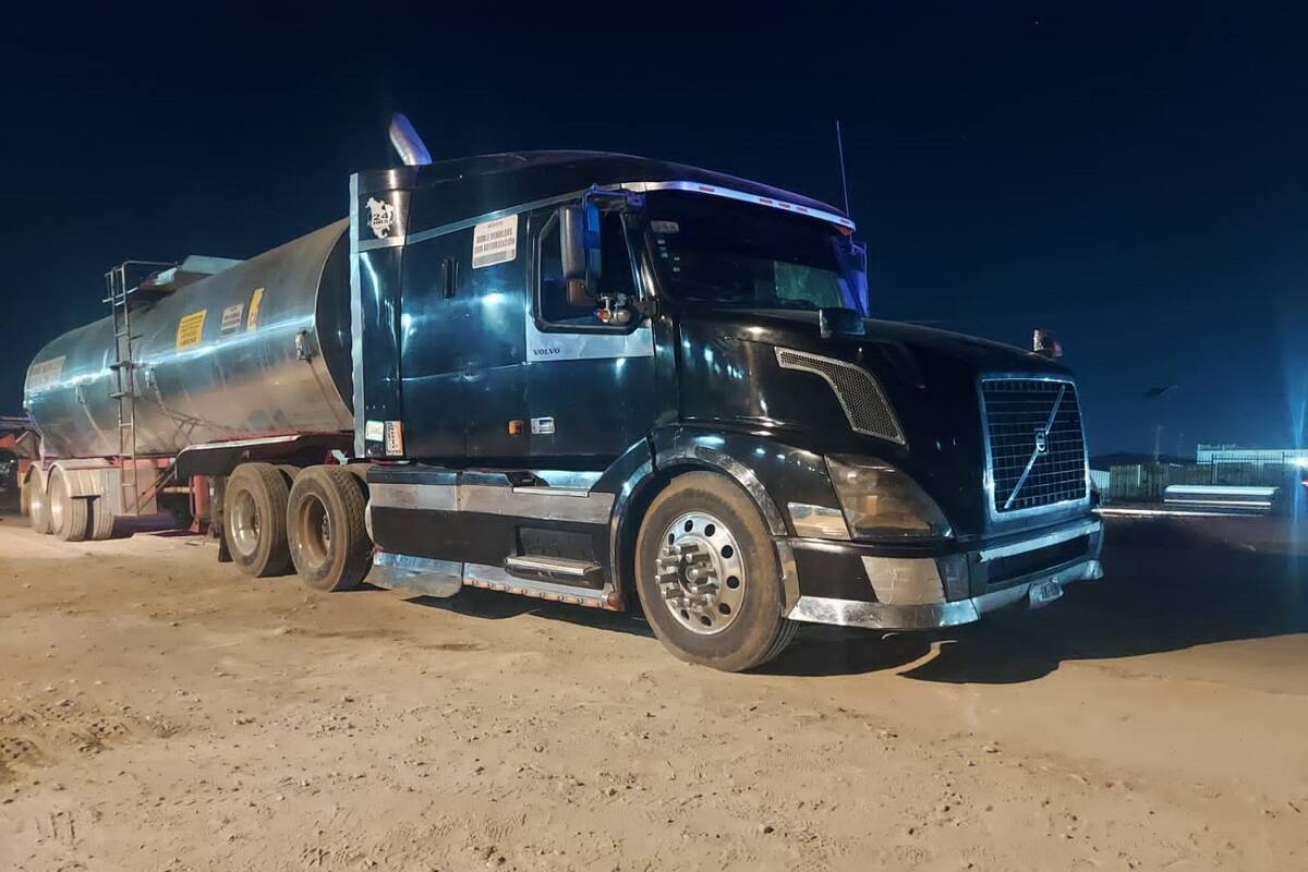 Aseguran en Tijuana pipa con 32 mil 500 litros de combustible ilegal