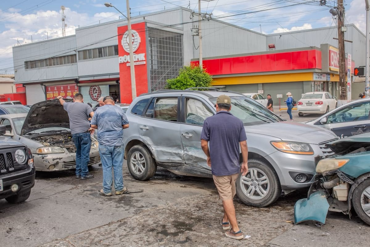 Carambola de cuatro vehículos ocurre en el bulevar Héctor Terán