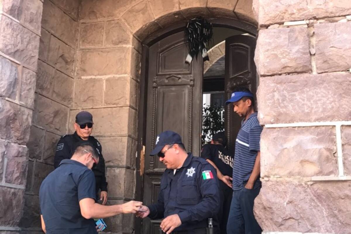 Rinden homenaje a funcionarios asesinados en Guaymas