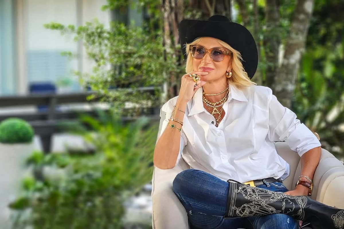Adela Micha causa polémica tras quejarse de patrocinador en vivo: “me paga una madre”