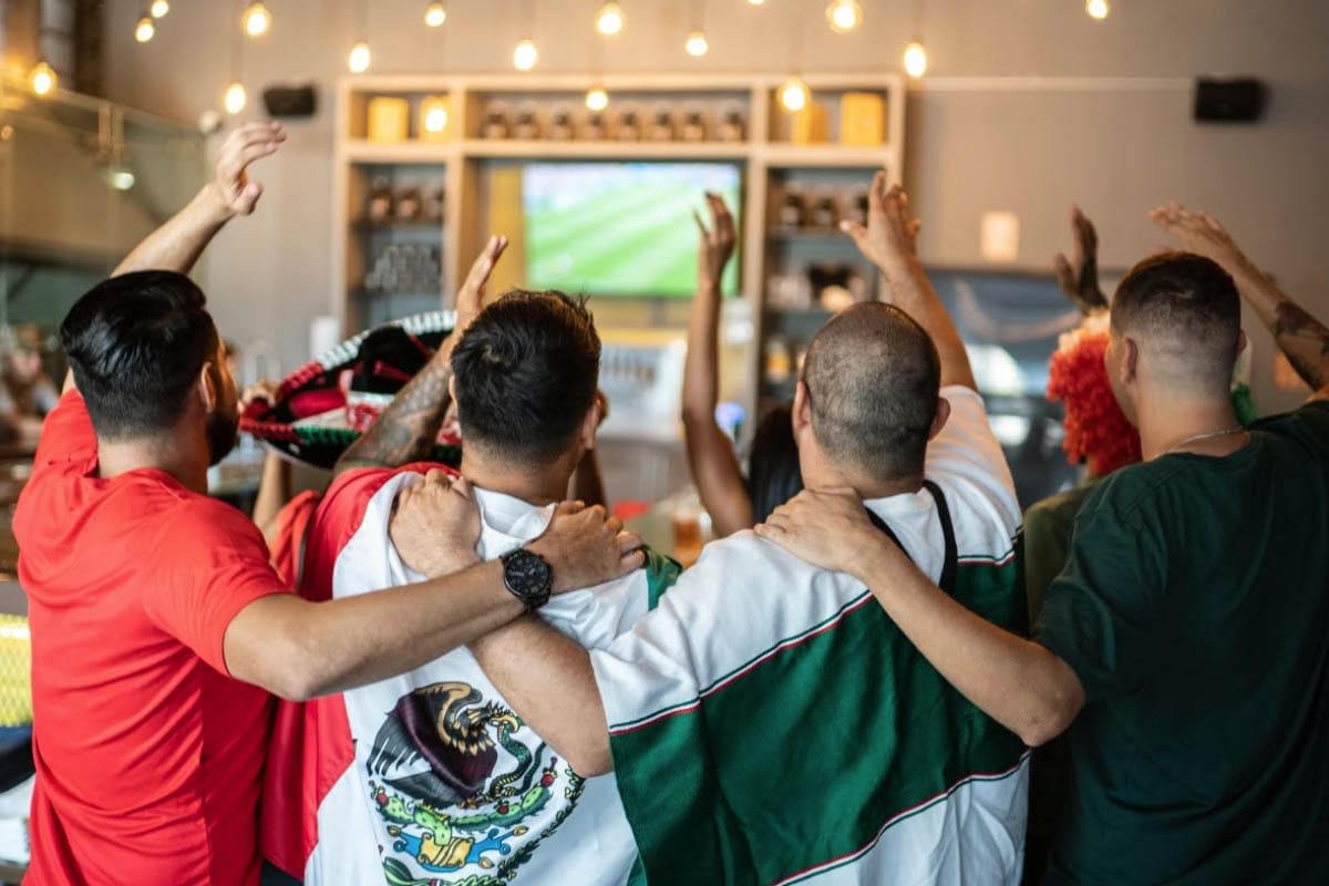 Lo que hace un aficionado mexicano durante el Mundial. ¿Qué tradiciones se viven en nuestro país cuando llega la Copa del Mundo?