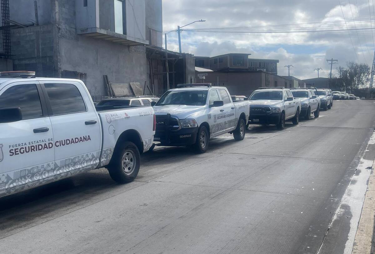 Este jueves, una veintena de unidades de la Policía Estatal llegó a la comandancia de Rosarito.