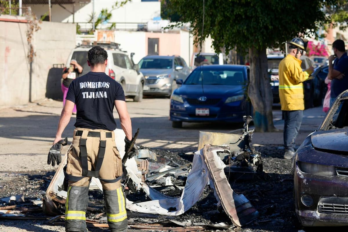 Personal de bomberos controló rápidamente la situación y no hubo heridos. Fotos: Leonardo González