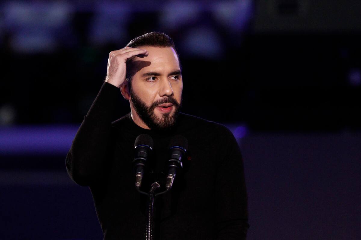 El presidente de El Salvador, Nayib Bukele, habla durante un acto en el Gimnasio Nacional este sábado, en San Salvador (El Salvador)