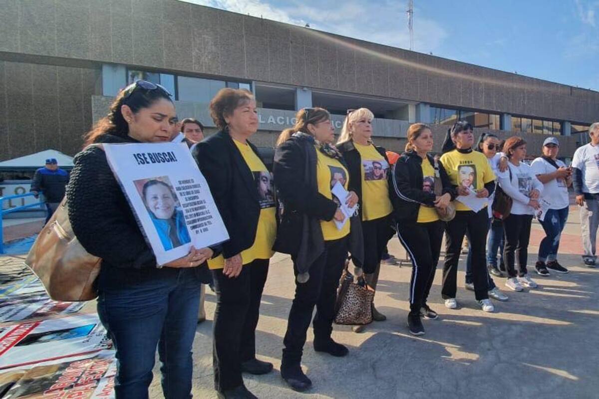 Madres de desaparecidos se manifiestan en Centro Cívico