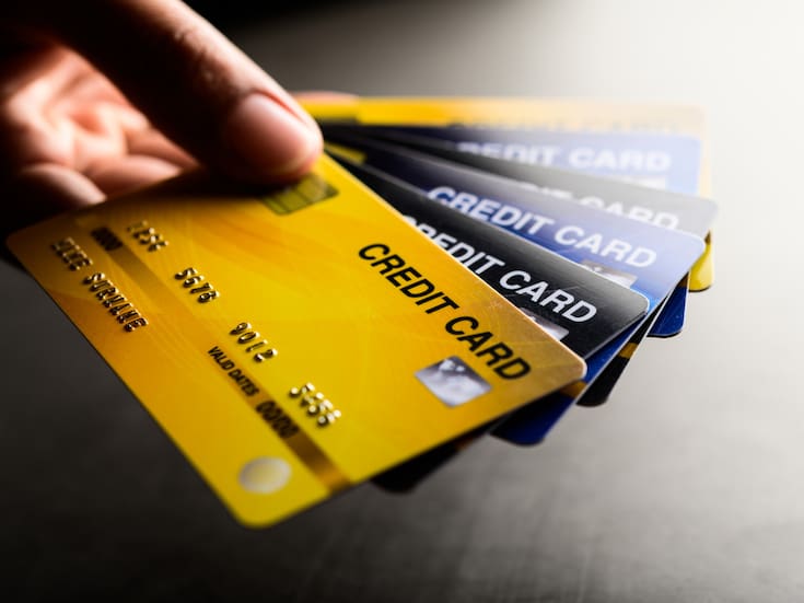 La tarjeta de crédito ya no se usa para gastar; ahora es el salvavidas para llegar a fin de mes, según estudio