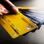 La Condusef habilitó el micrositio gratuito Revisa, compara y decide para consultar las comisiones y el CAT de las tarjetas de crédito antes de contratar un plástico en el banco