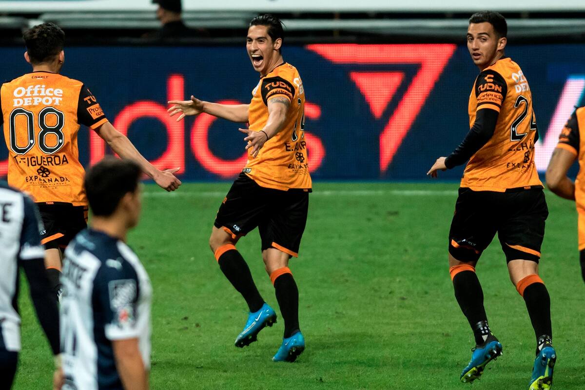 Logra Pachuca sufrido triunfo en Monterrey y lucha por repechaje