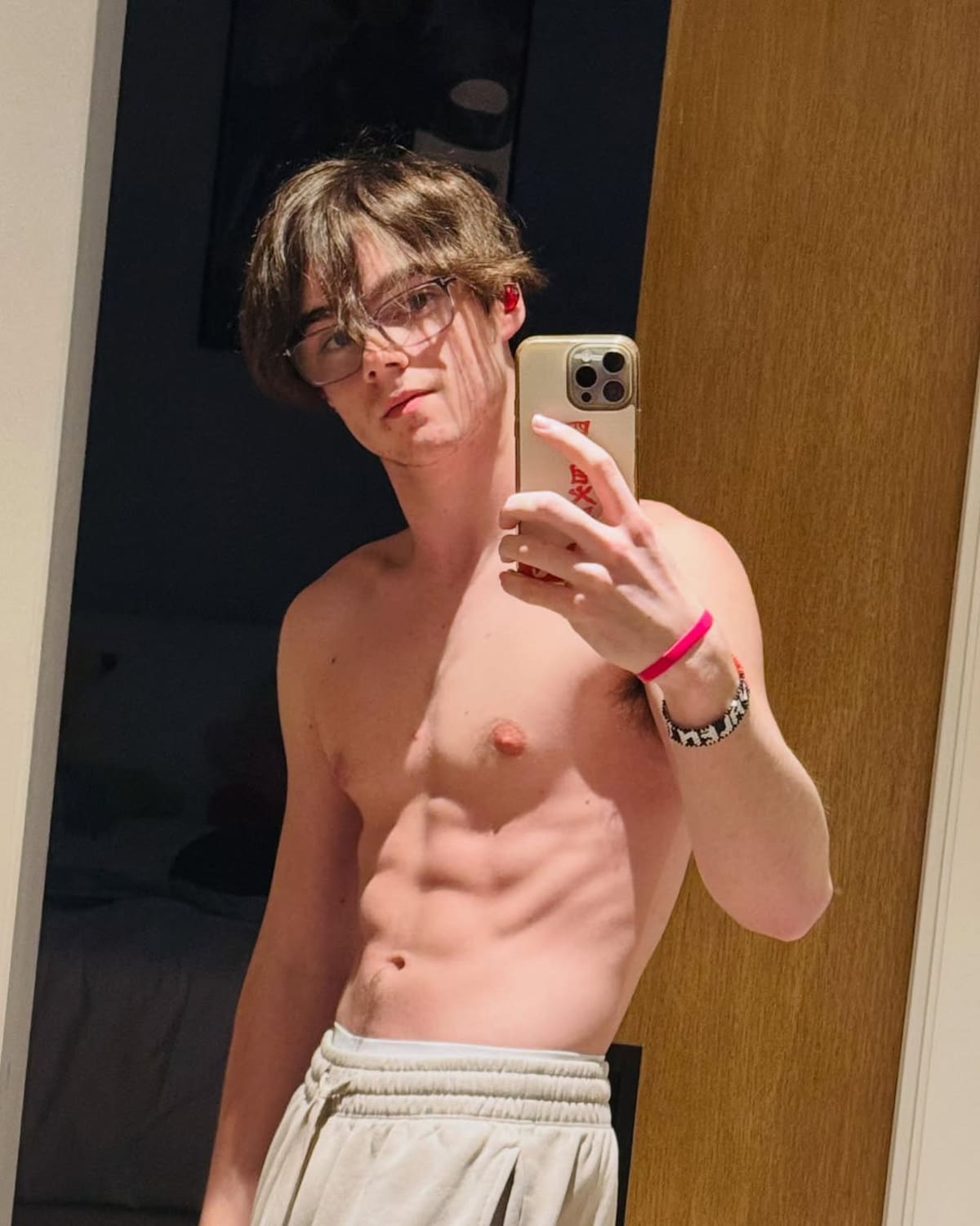 Valentino Martin, hijo de Ricky Martin, comparte una selfie en la que muestra su cambio físico al llegar a la mayoría de edad. El joven celebra este 6 de agosto de 2026 su cumpleaños número 18 junto a su hermano mellizo, Matteo./IG valent1ino_mart1n