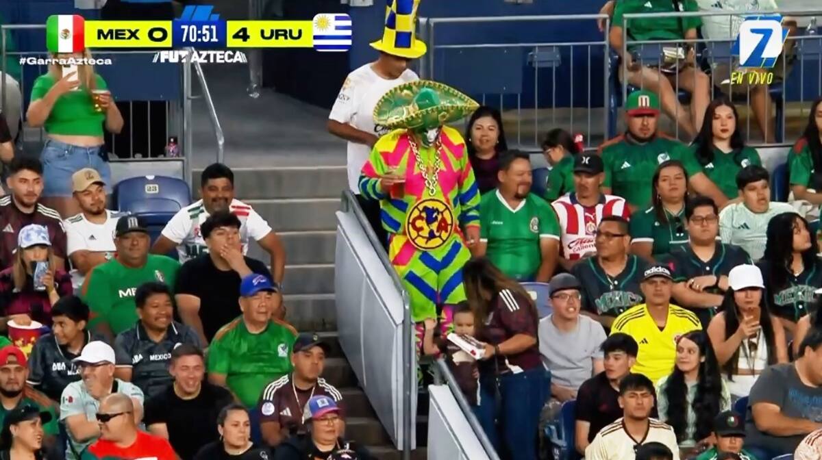 Este aficionado mexicano se volvió viral en el juego contra Uruguay,