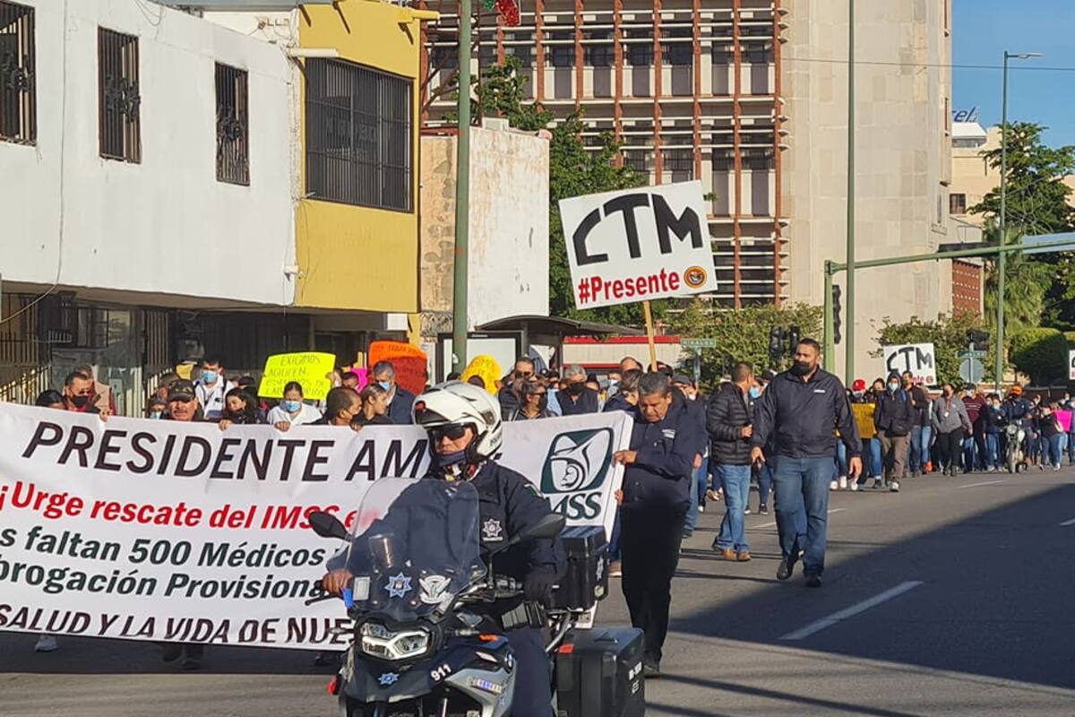 Trabajadores agremiados a la CTM se manifestaron para solicitar mejor atención médica en el IMSS