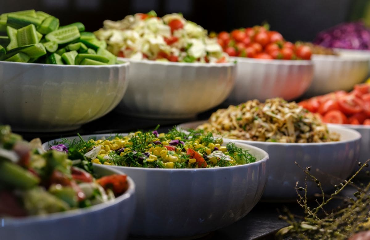 Qué comer en la noche para dormir mejor: 5 alimentos que ayudan a equilibrar las hormonas del sueño | Foto: Especial (canva)