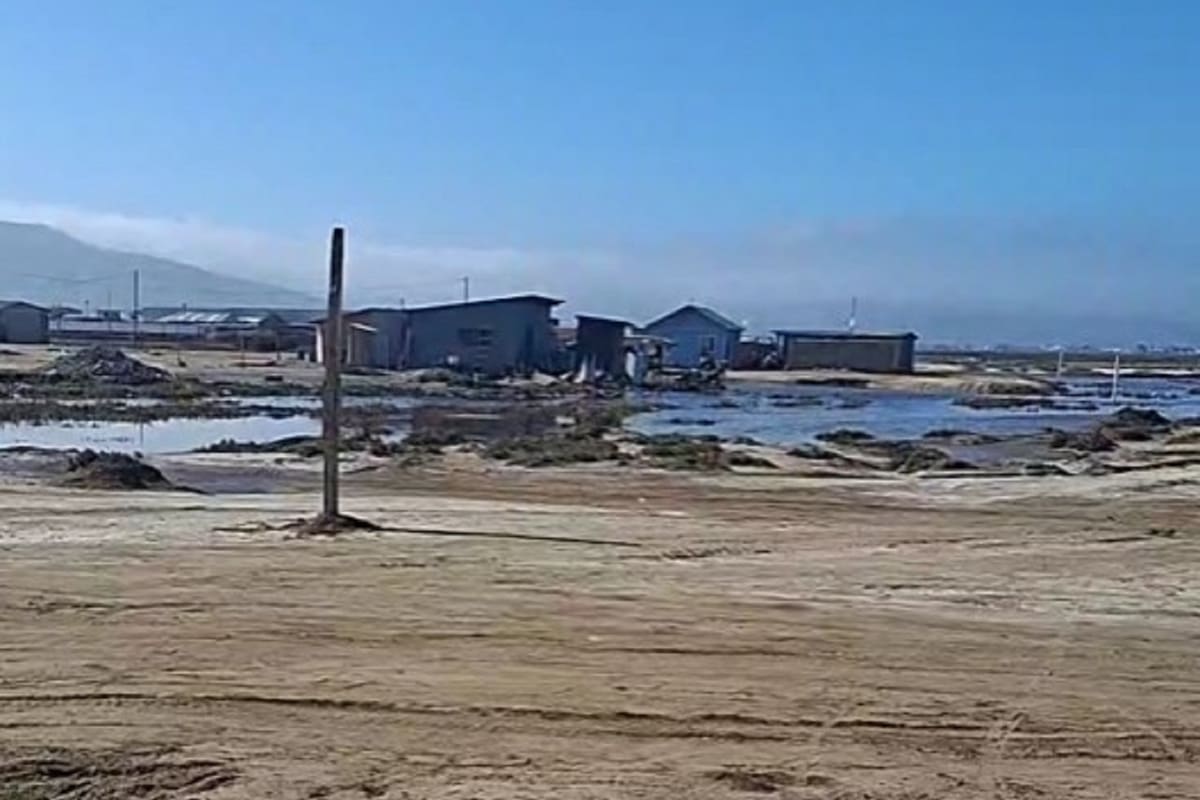 Marea alta provoca inundaciones en Maneadero