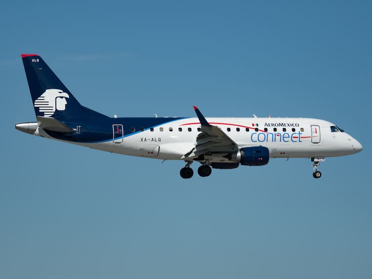 Vuelo de Aeroméxico que partió desde Madrid a Monterrey sufrió un desvío a Canadá tras una emergencia a bordo mientras pasajeros pasan horas varados en una instalación militar tras aterrizaje