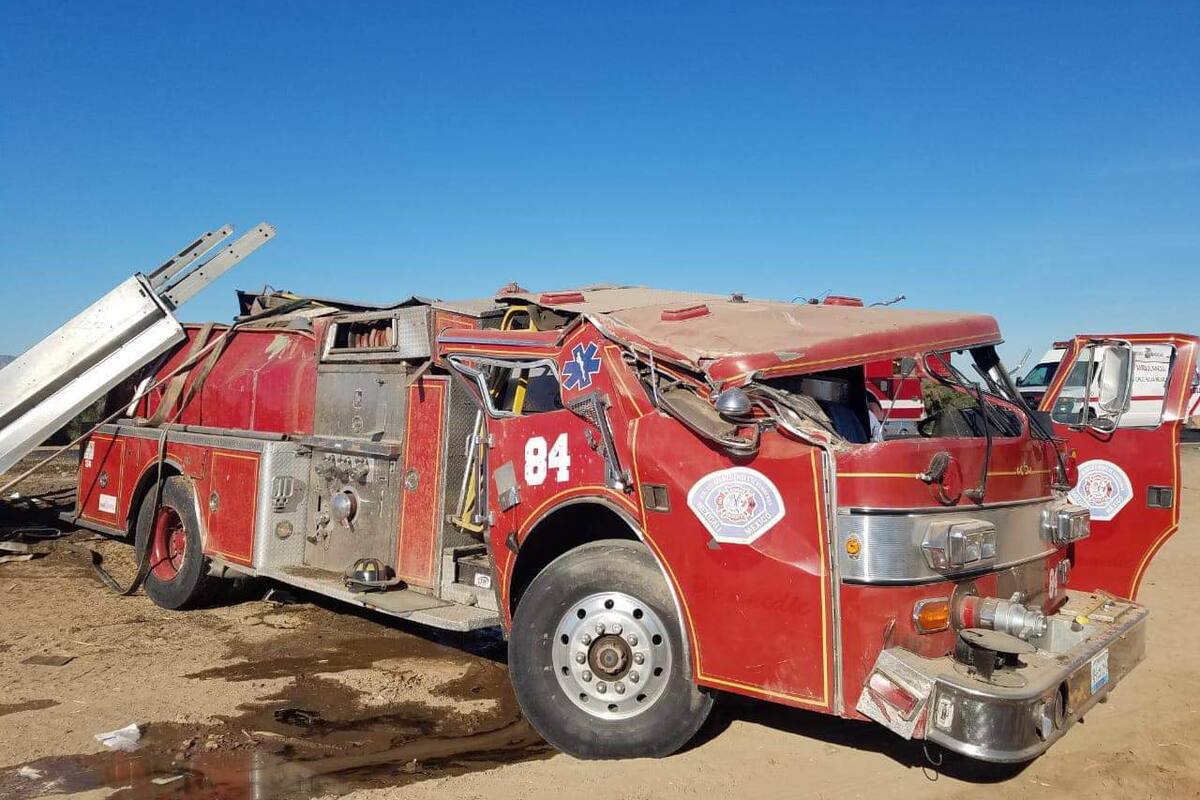 Vuelca máquina de bomberos en el valle