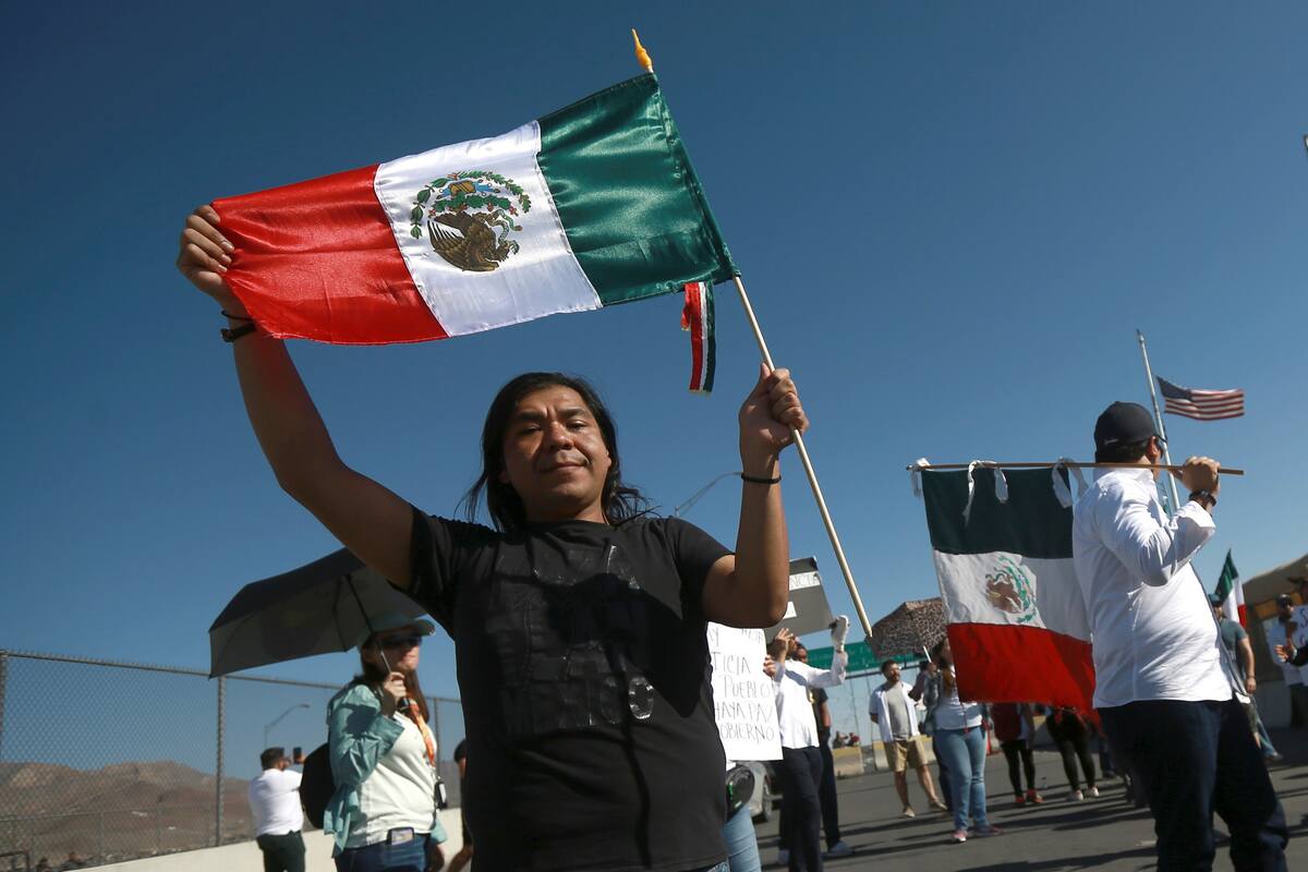Protestantes bloquean puente fronterizo México-EU ante inconformidades por la Reforma Judicial