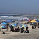 Playas de Tijuana se llena de bañistas ante ola de calor