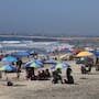 Playas de Tijuana se llena de bañistas ante ola de calor