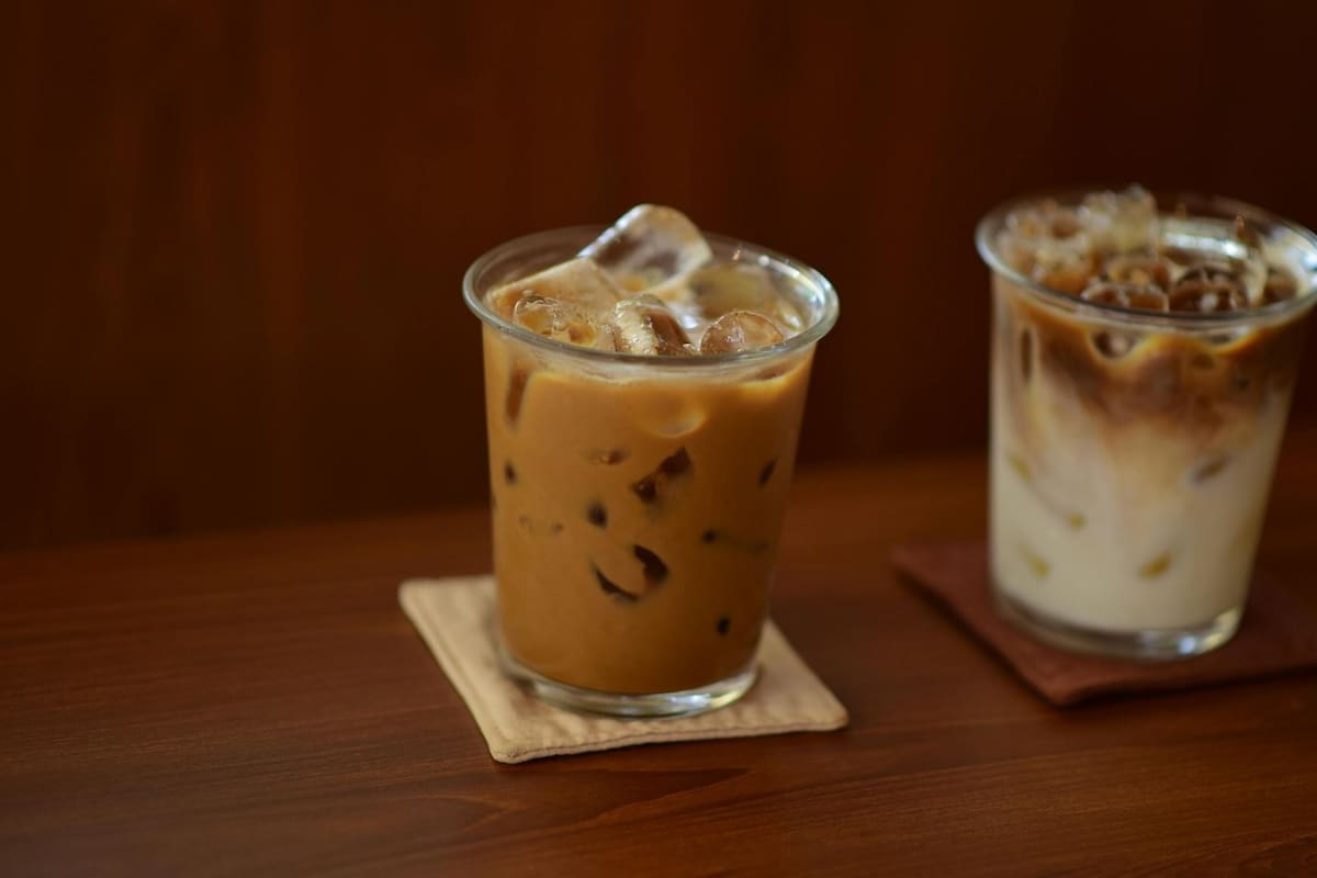 FEMSA analiza bajar precio del café Andatti y modernizar máquinas en OXXO para triplicar ventas en México, donde hoy se venden 28 tazas diarias por tienda