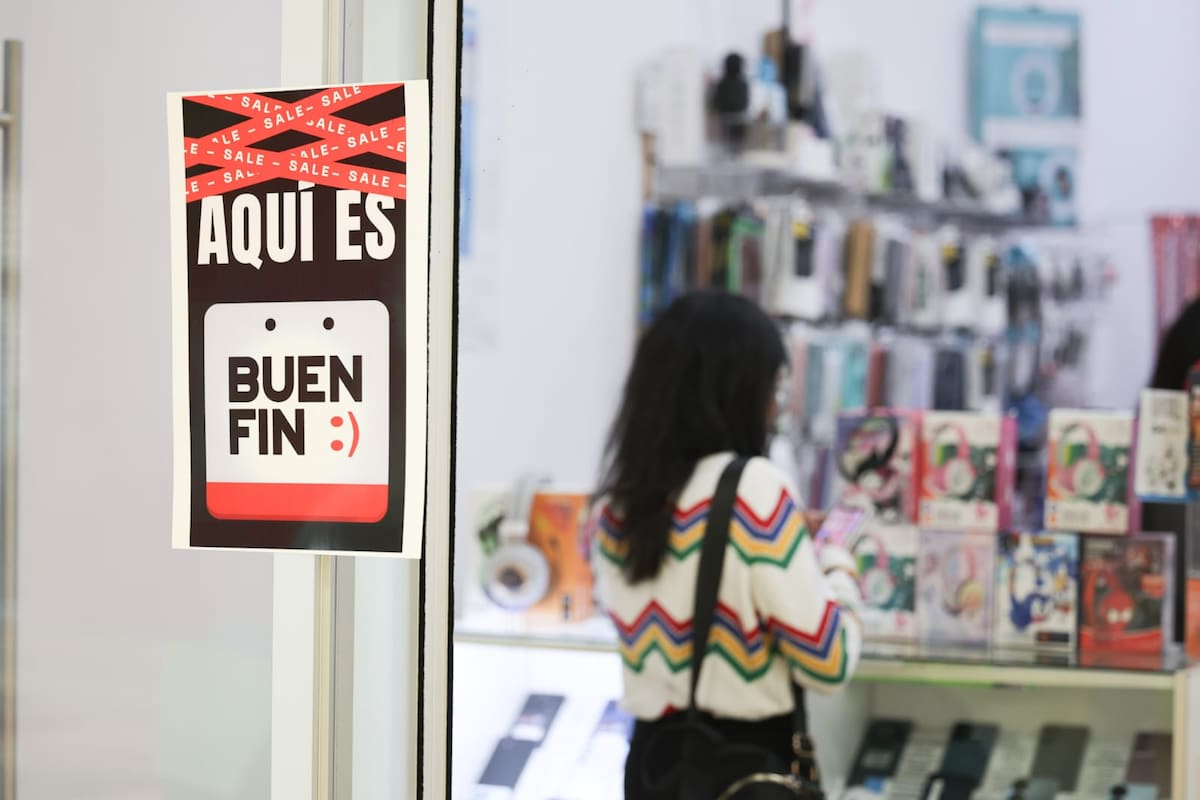 Desde las primeras horas de este viernes, mexicalenses comenzaron a darse cita en las plazas comerciales para realizar sus compras y aprovechar las diferentes ofertas  l Foto:  Daniel Reséndiz