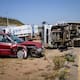 Volcadura de camión de Baja Gas provoca accidente en bulevar 2000