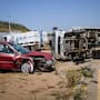 Volcadura de camión de Baja Gas provoca accidente en bulevar 2000